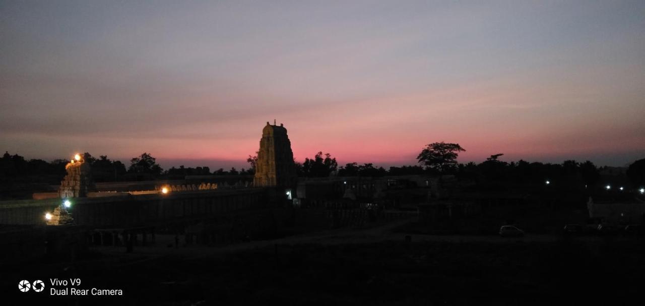 Gopi Guest House Hampi Exterior photo